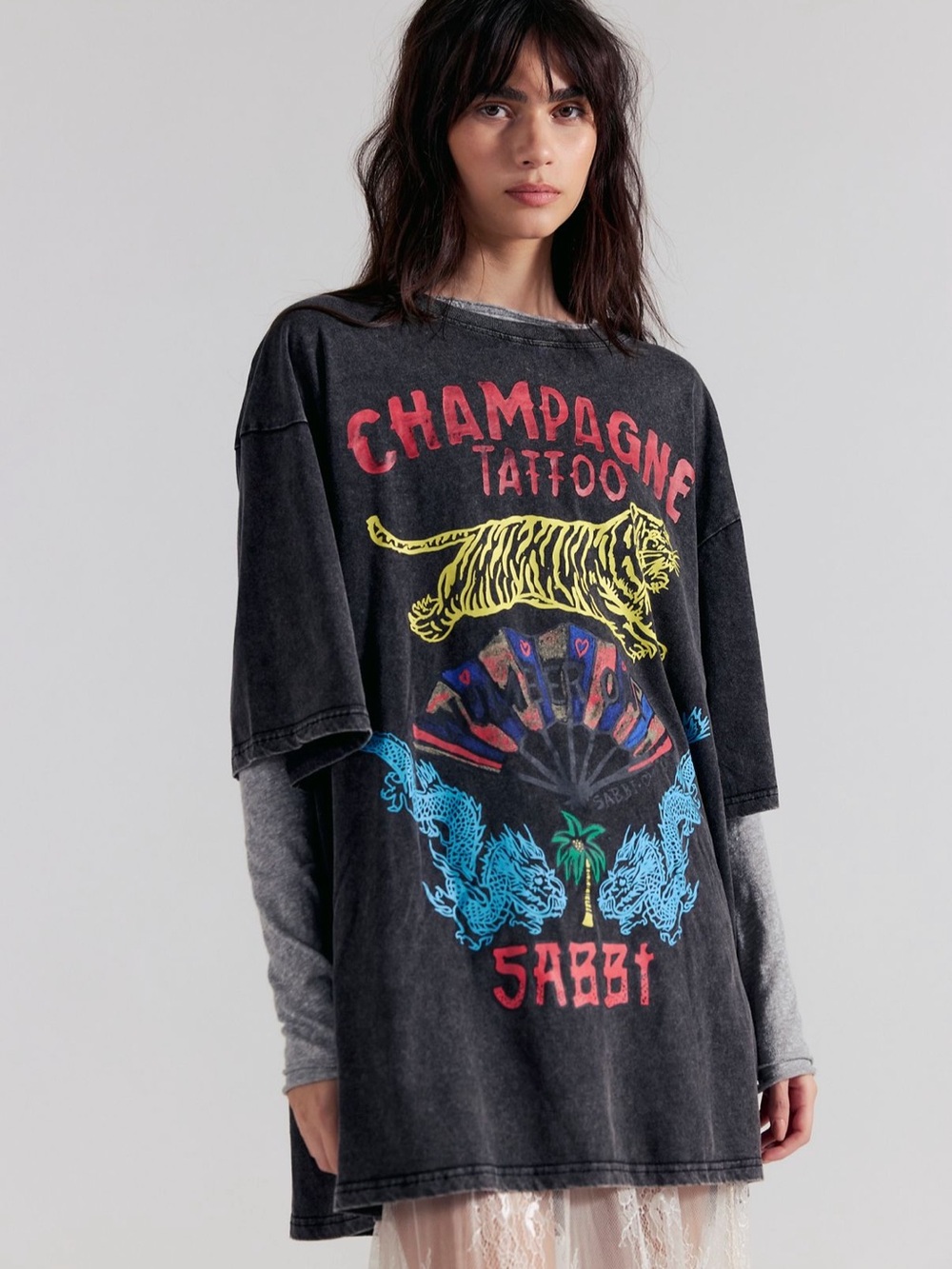 SABBI • THE VERY OVERSIZED CHAMPAGNE TATTOO TEE - Picture 5 of 7